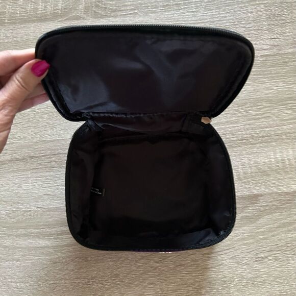 NWOT … VICTORIA’S SECRET Cosmetic / Makeup Bag - Picture 4 of 4